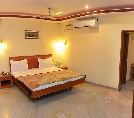 Hotel Raya'S Annexe-1 Kumbakonam Exteriör bild